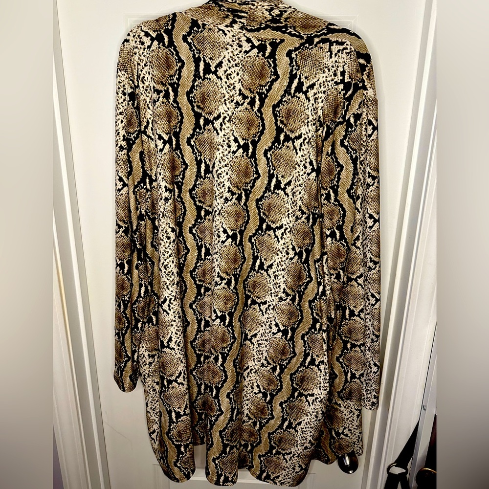 Plus size snake print cardigan.